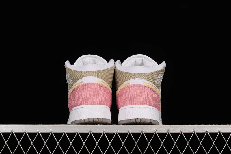 All categories Air Jordan Jordan series basketball shoes Air Jordan 1 Mid G version pure original Air Jordan 1 Mid AJ1 candy powder Zhongbang basketball shoes DJ0338-100